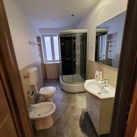 Anastasia Balcescu 2 Self Check Code In From 2pm Only Microwave Bukarest