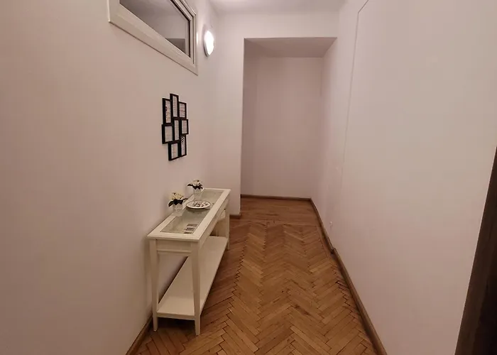 Anastasia Balcescu 2 Self Check Code In From 2pm Only Microwave Bucureşti